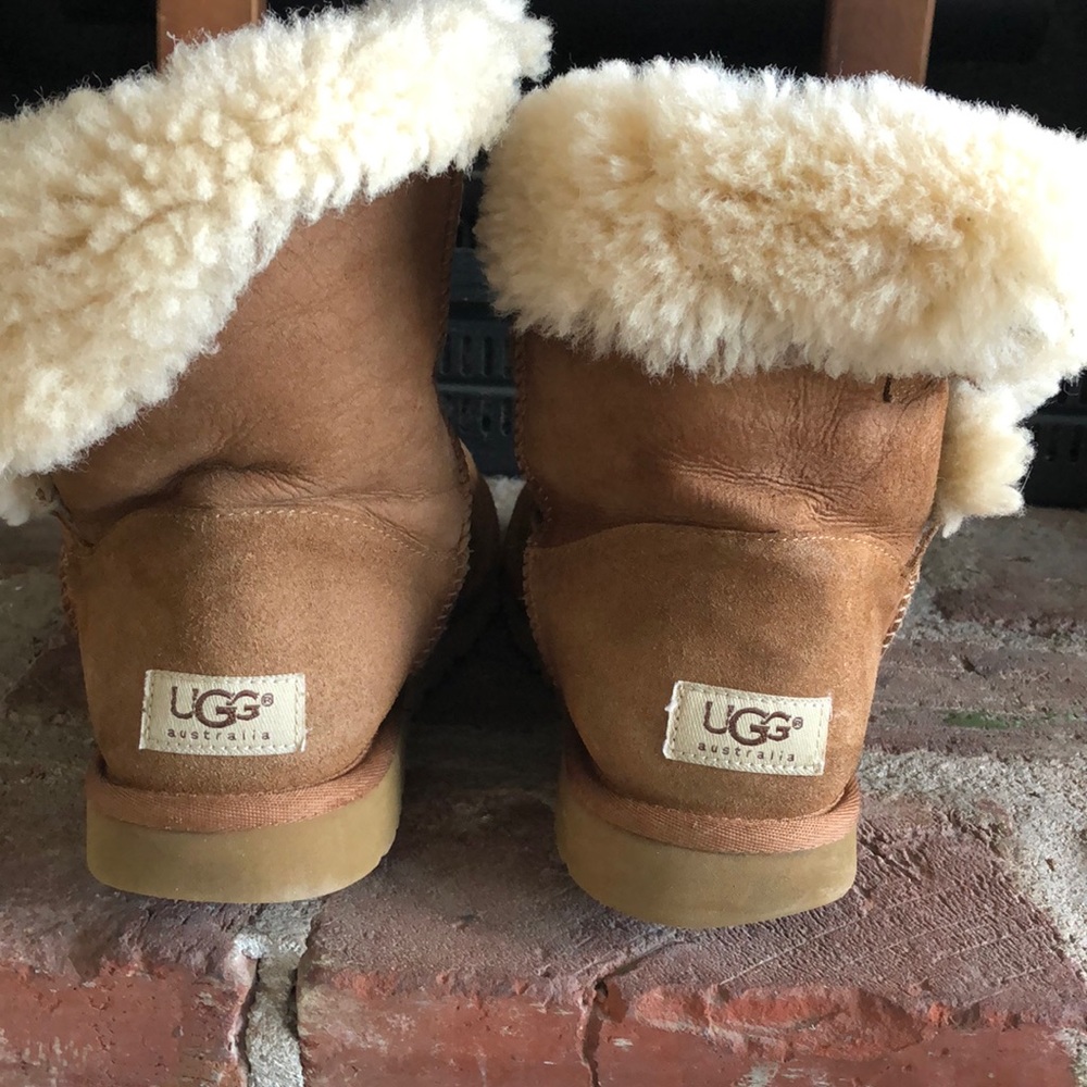 Ugg Bailey Button - image 1